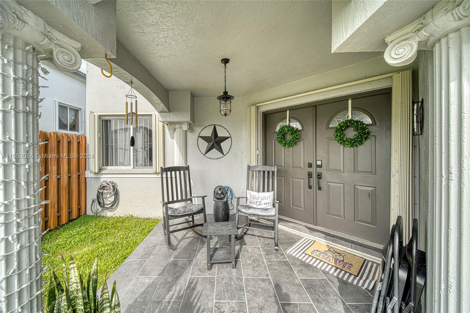 FANTASTIC 2 story corner home in West Kendall area. Includes an attached "legal" in-law/guest quarter that can be used for additional income or extra room. House sits on a huge irregular size lot with plenty of room for a pool. Brand new fenced yard.
Easy to show, by appt. only. DO NOT BOTHER TENANTS.