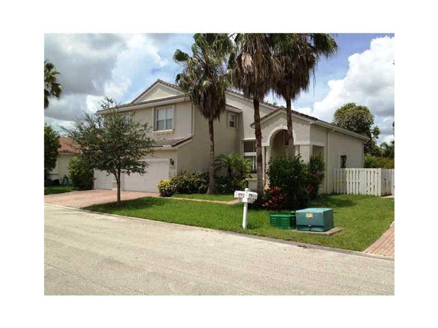 Large family home in sought after gated community of Oakridge. Home features many custom upgrades including redesigned granite kitchen w/ large island/bar, wood cabinets, high-end S/S appliances, custom built breakfast nook, fans or chandeliers in all bed rooms, hunter douglas blackout shades, custom California closets, modern panel doors, 2 zone AC, large capacity washer/dryer, crystal chandelier in dining room, custom drapery, wood stair rail with wrought iron design. Ceramic, wood & marble floors