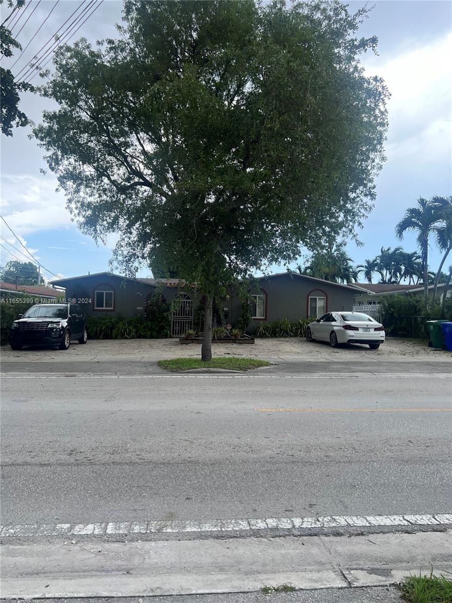 Photo 1 of 2761 Sw 32nd Ave, Miami, Florida, $960,000, Web #: 11655399