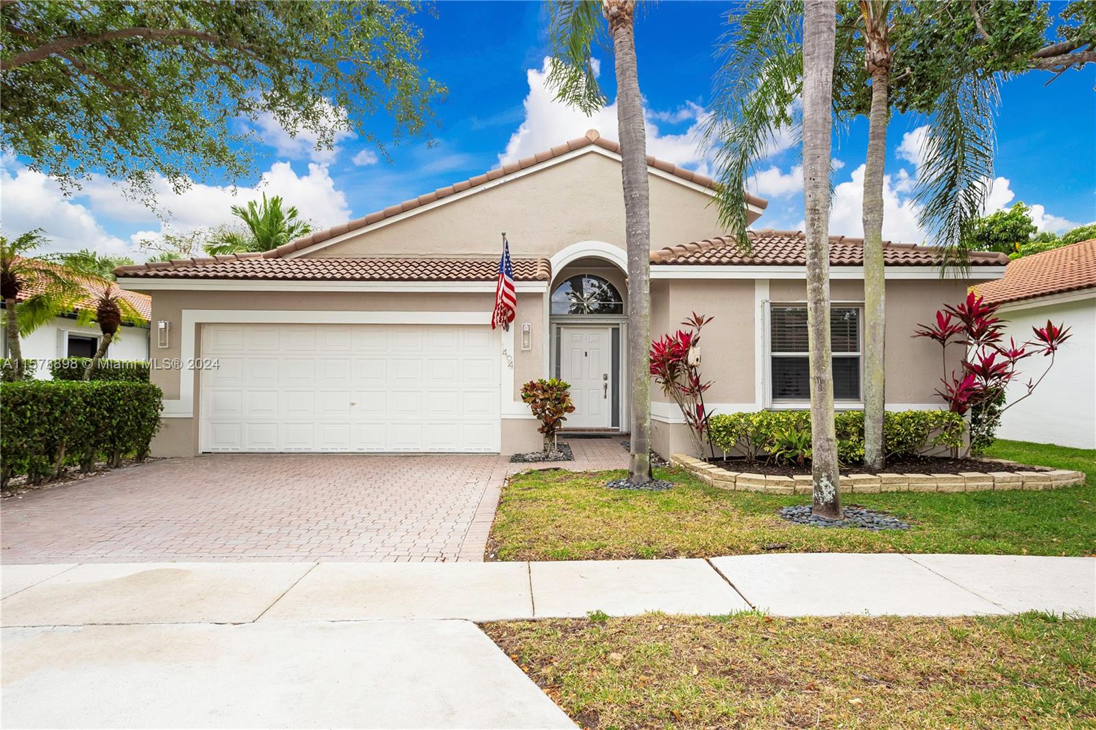Property for Sale at 1494 Sw 151st Ave, Pembroke Pines, Miami-Dade County, Florida - Bedrooms: 3 
Bathrooms: 2  - $689,000