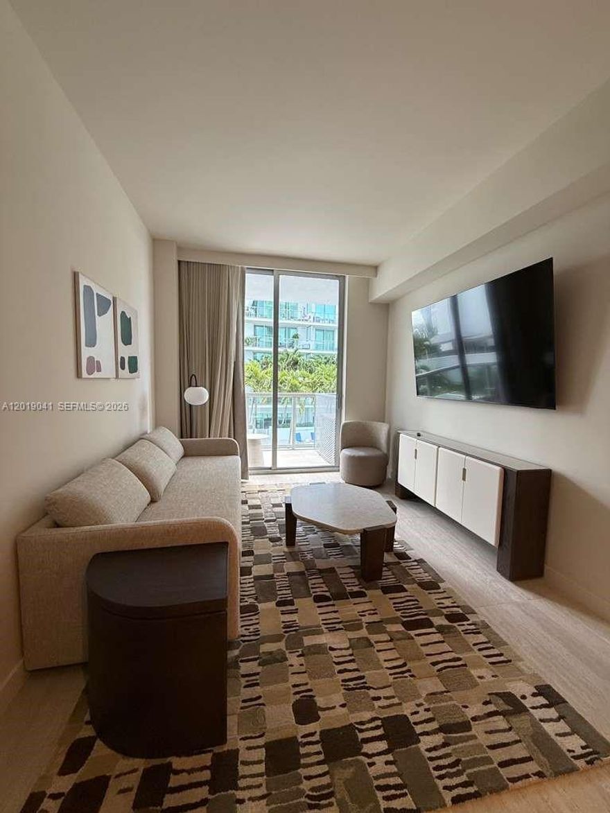 Please send all offers to listing agent.

Allow 24h notice for showings.