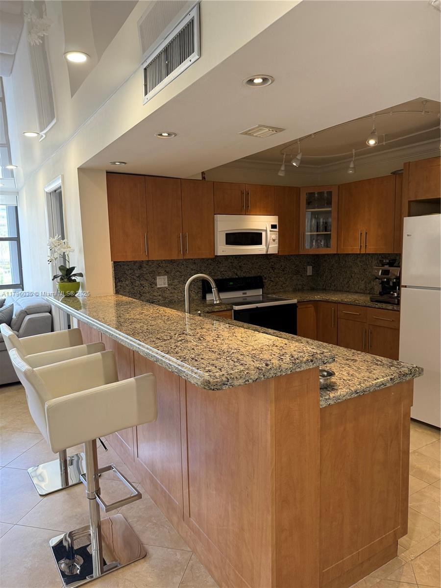 AVANT GARDE CONDO - Residential Lease