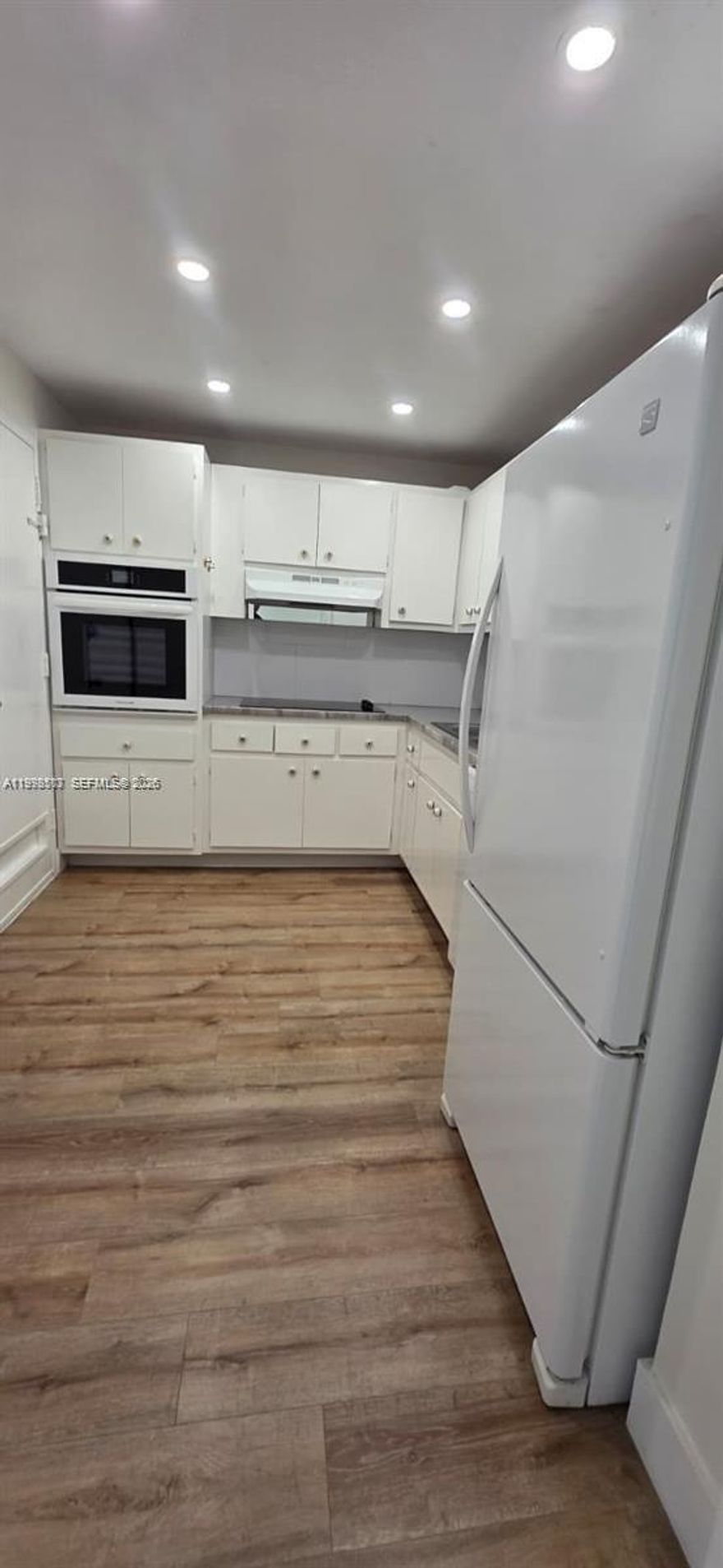 Amazing renovated spacious condo featuring 1 bedroom and 1 bathrooms. Located directly across from the beautiful Sunny Isles beaches and just minutes away from restaurants, supermarkets, pharmacies, and popular destinations such as Bal Harbour Shops, Aventura Mall, and Oleta River State Park, perfect for biking, kayaking, or canoeing. The apartment is move-in ready and offers stunning water views and breathtaking sunsets from the private balcony. The building features a state-of-the-art gym and a beautiful bayfront pool. Easy to show. Please call me. Dock available for boats.