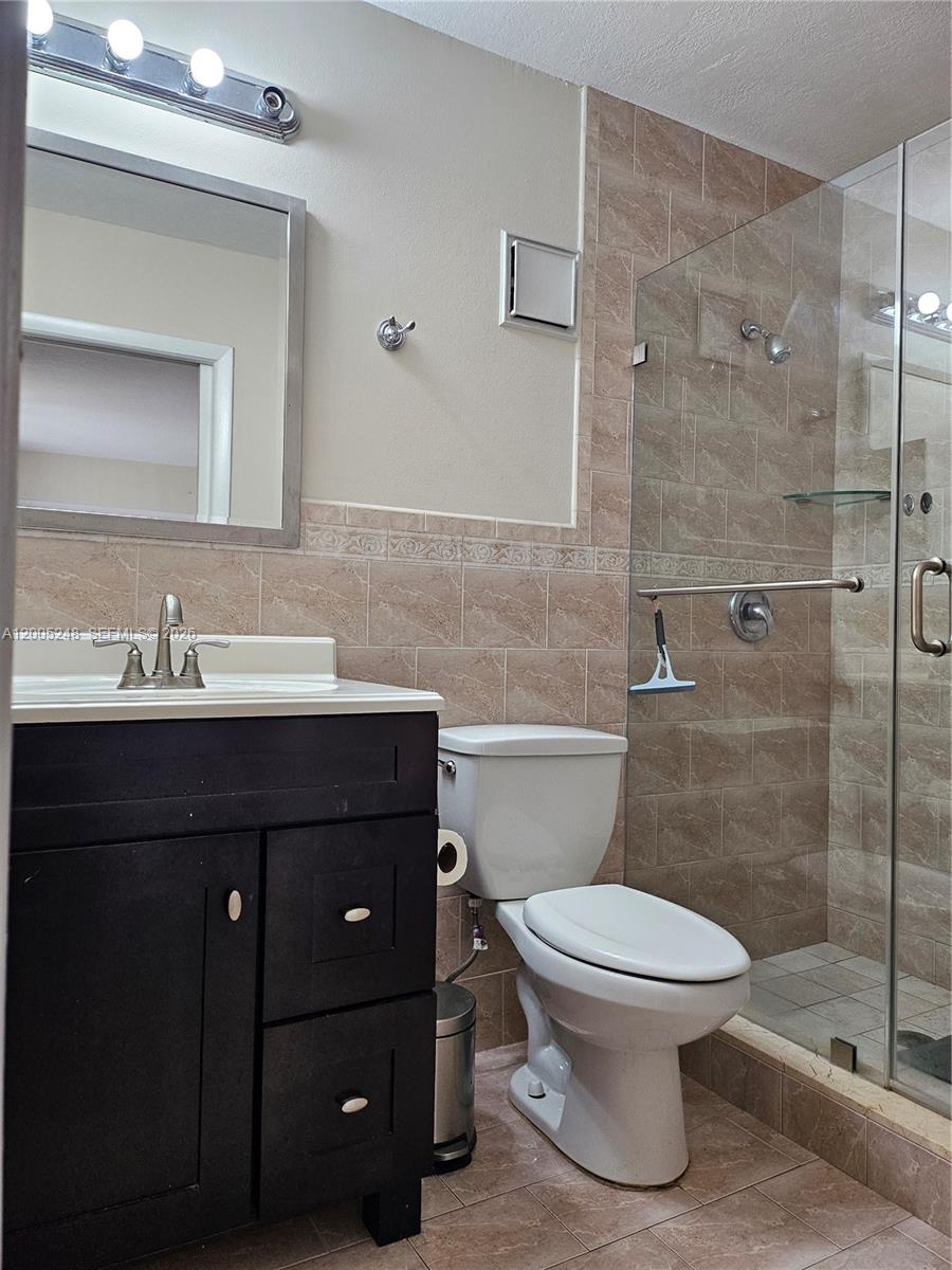 THE HORIZONS CONDO #6 - Residential