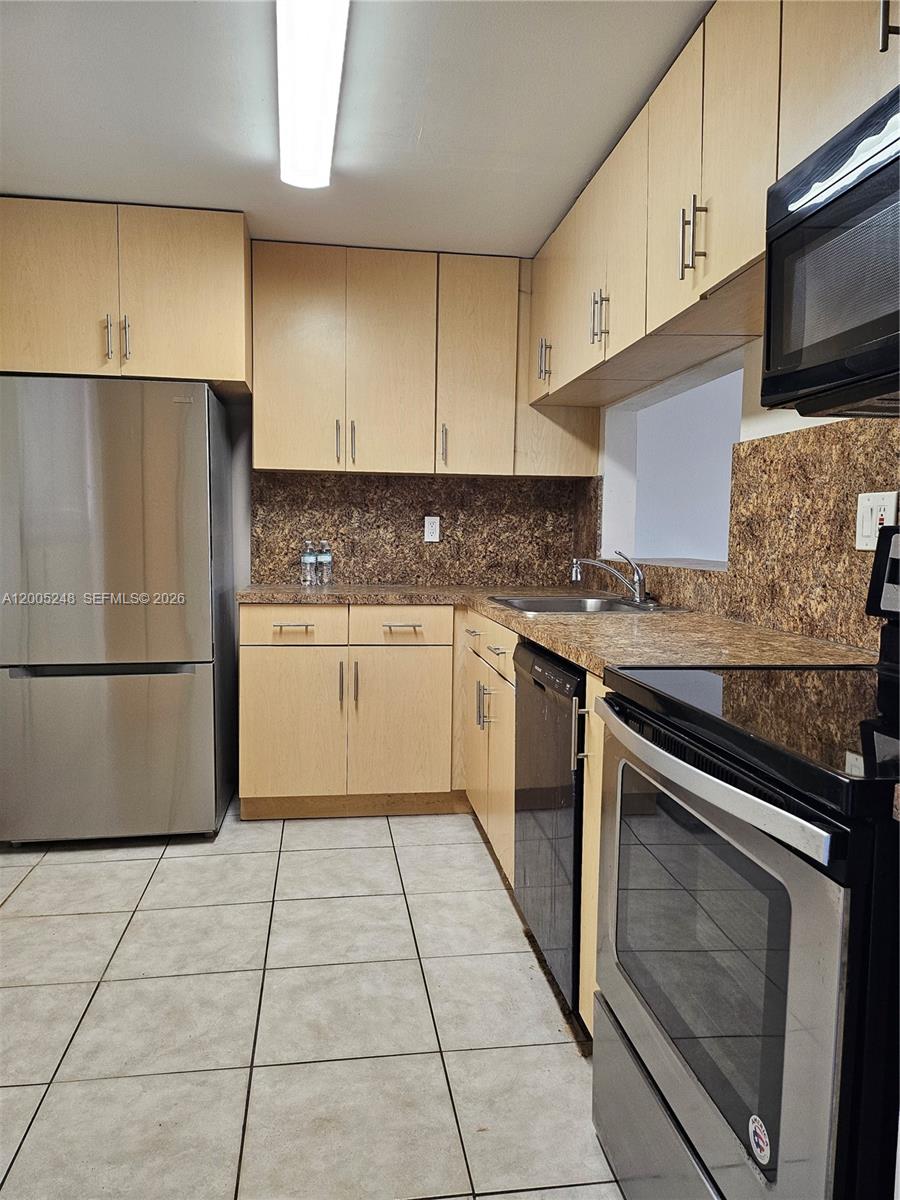 THE HORIZONS CONDO #6 - Residential