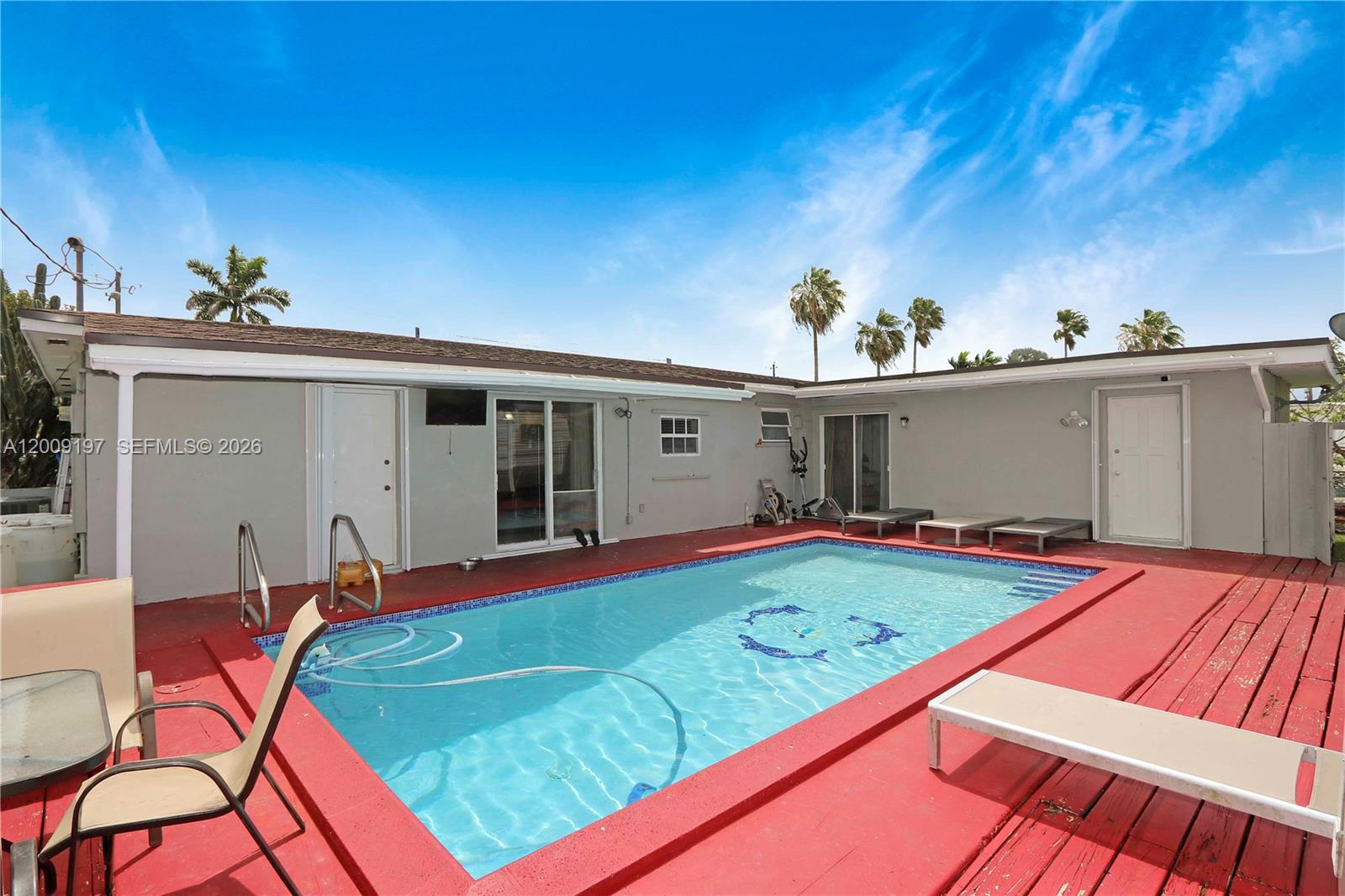 LAUREL MANOR - Residential