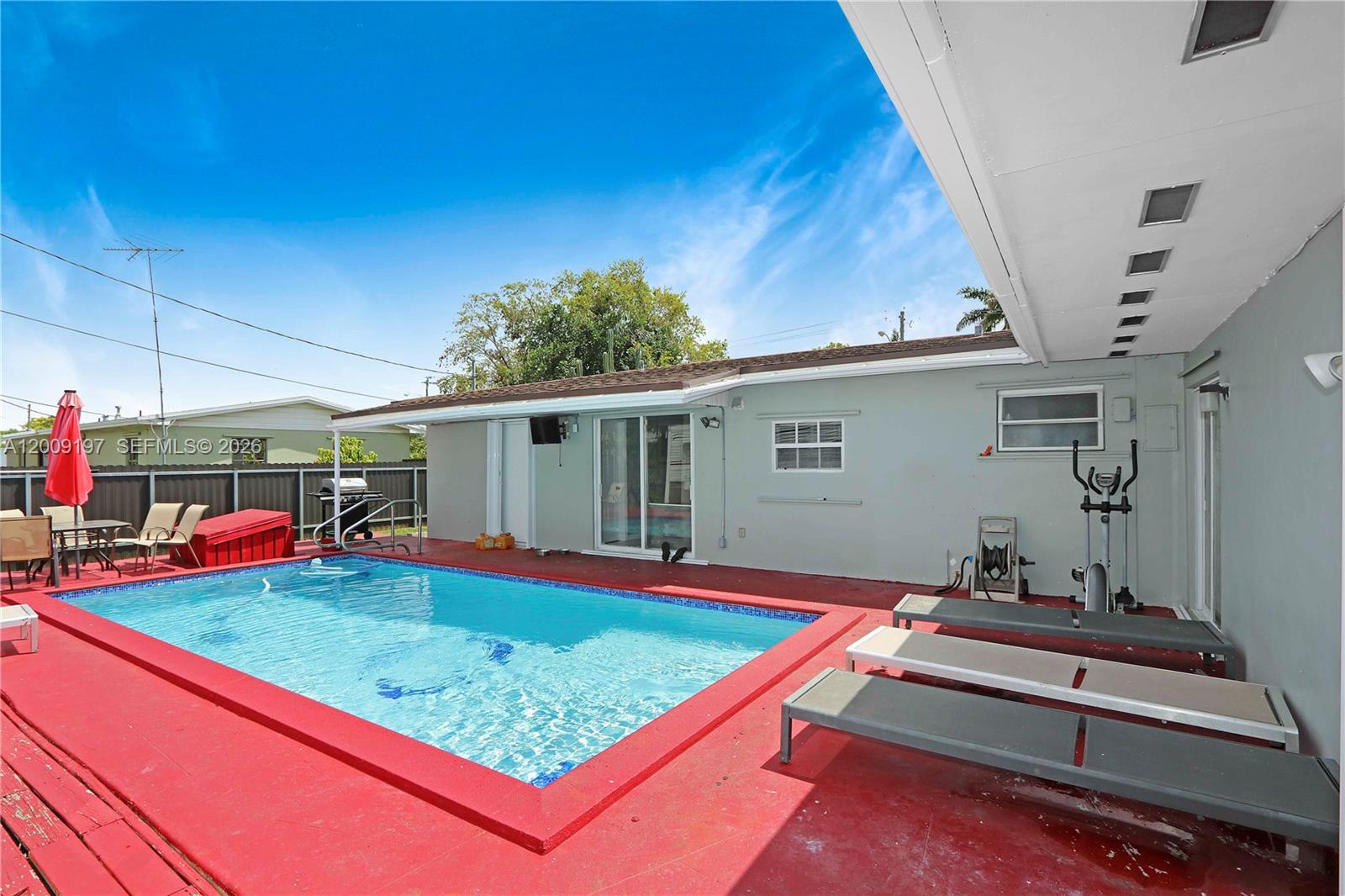 LAUREL MANOR - Residential