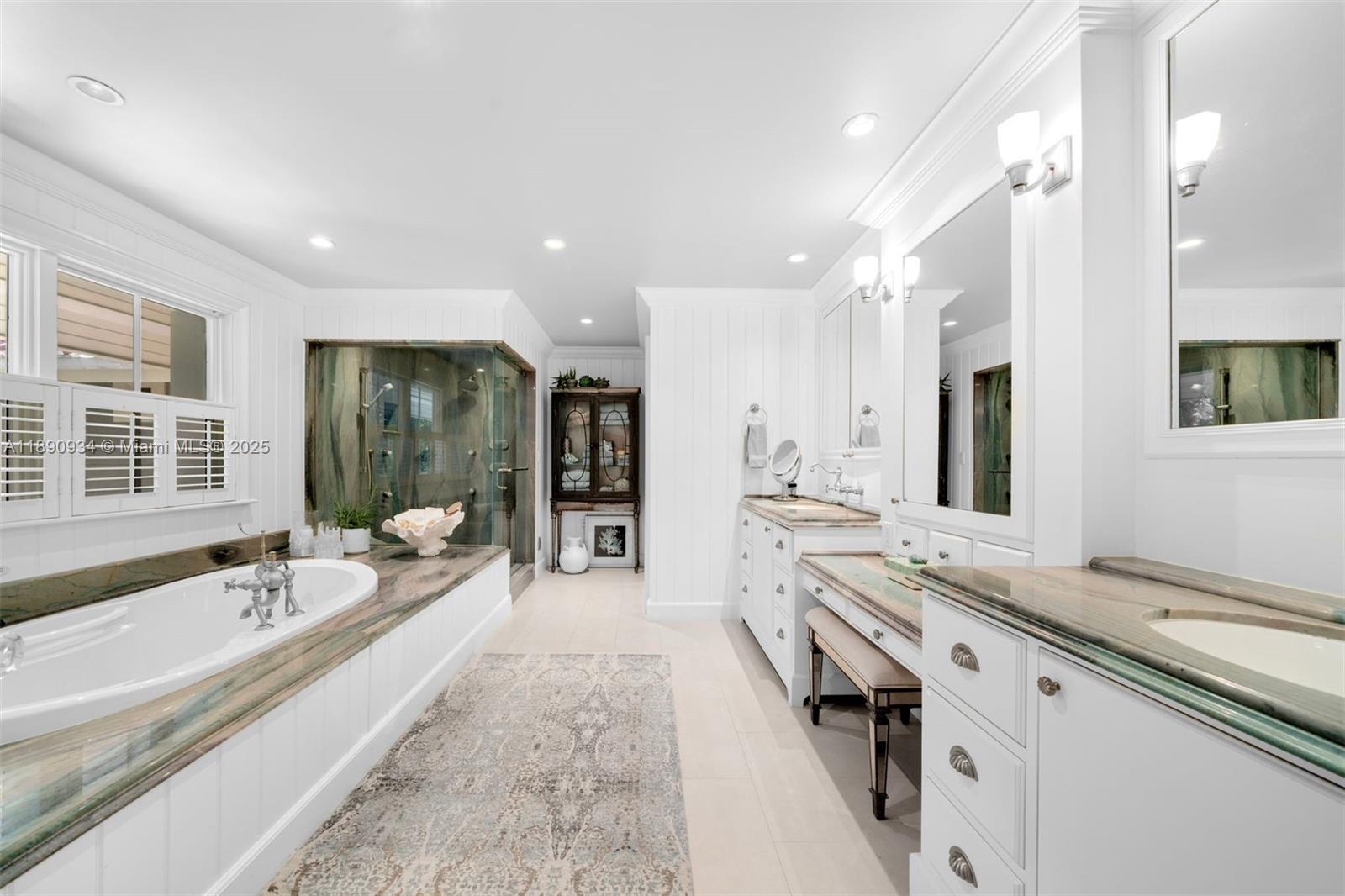 KERRWOOD OAKS - Residential