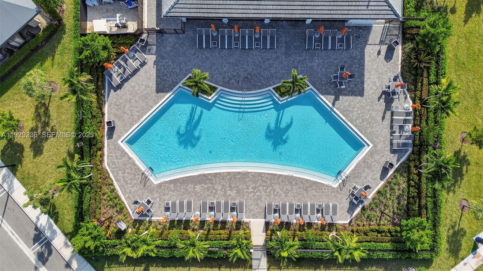 PINE ISLE - Residential