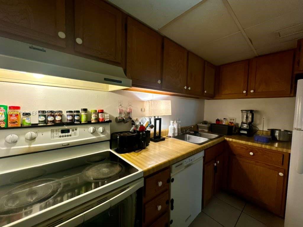 INTERNATIONAL VILLAGE AT - Residential Lease