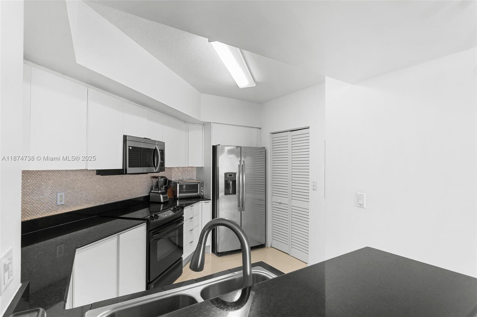 LA PERLA CONDO - Residential