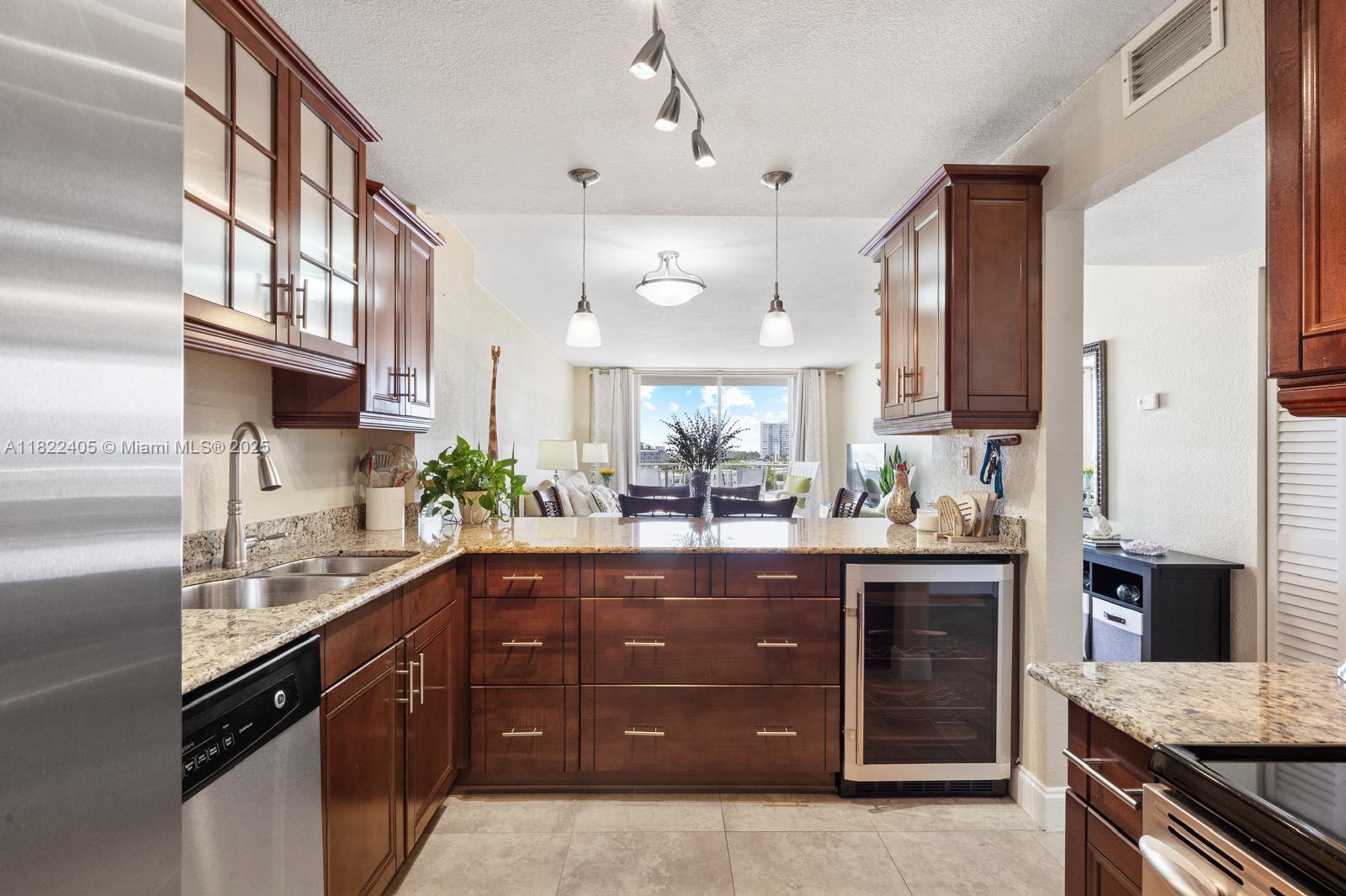 STANTON HOUSE CONDO - Residential