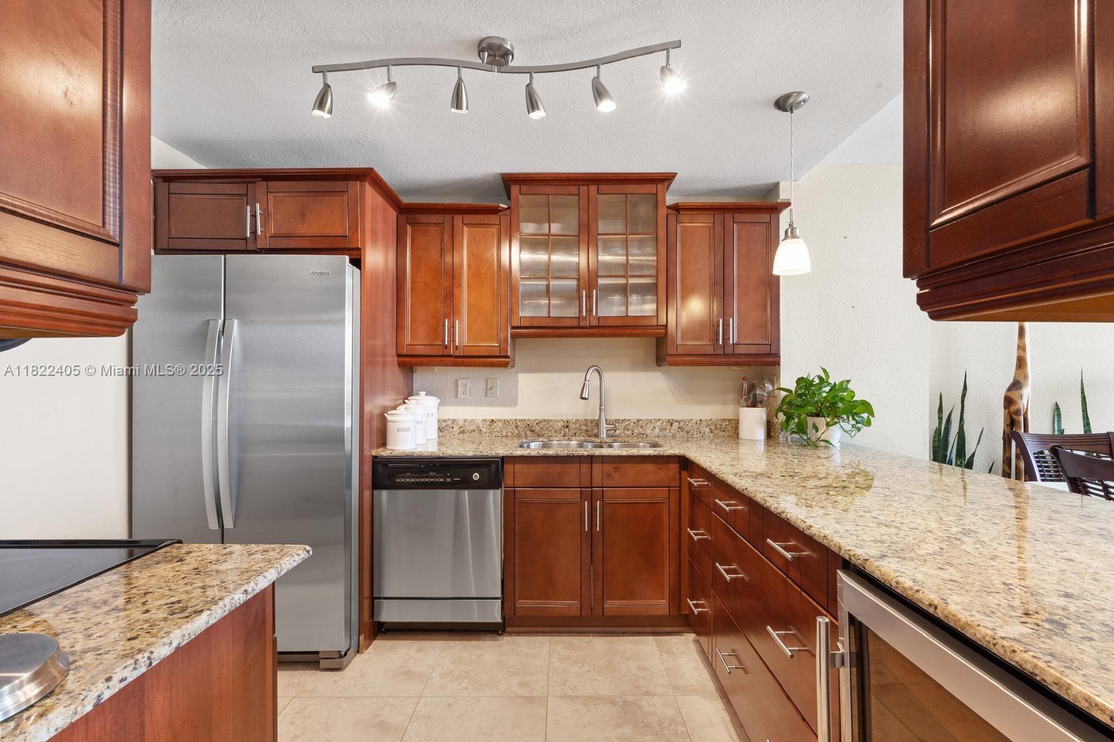 STANTON HOUSE CONDO - Residential