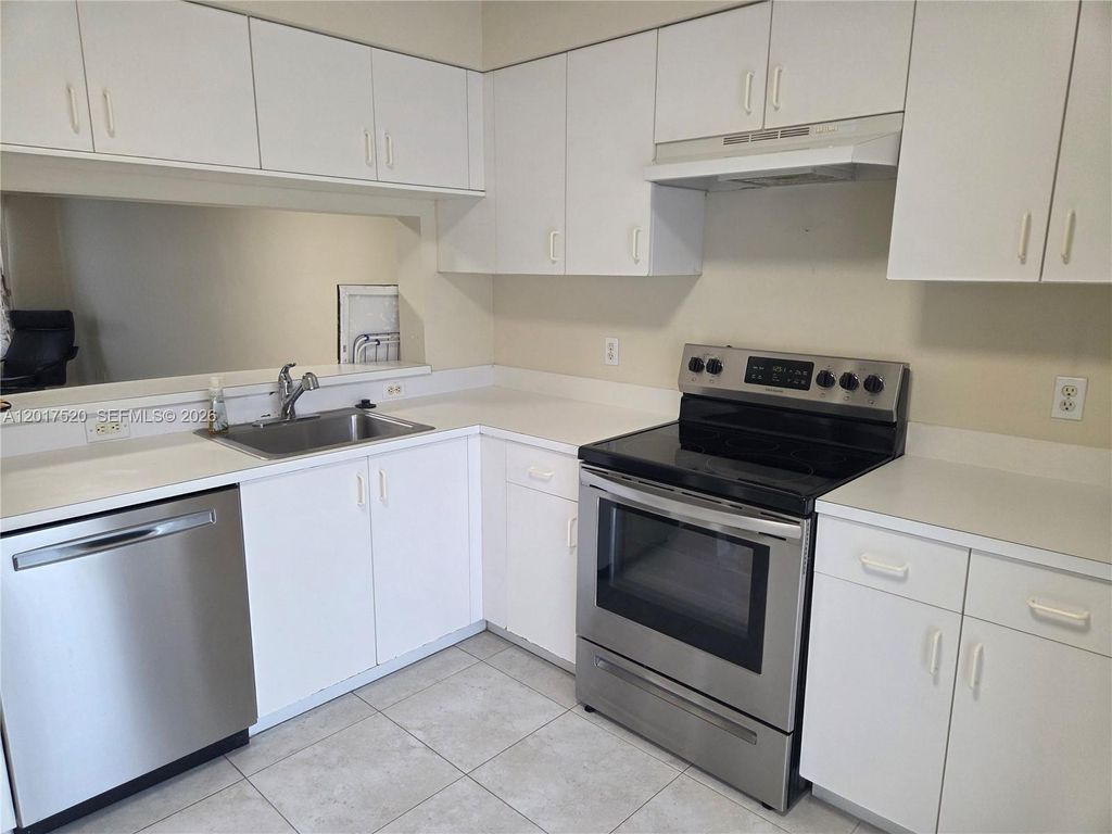 Photo of 47 Simonton Cir, Weston, FL 33326 (MLS # A12017520)