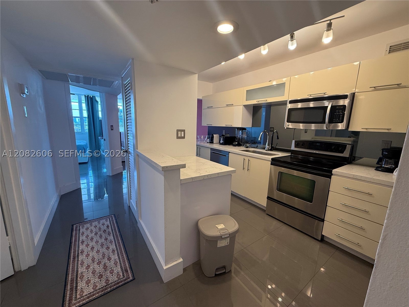 100 Lincoln Rd 1420