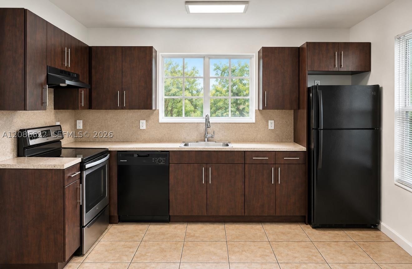 13 S Royal Poinciana Blvd 20