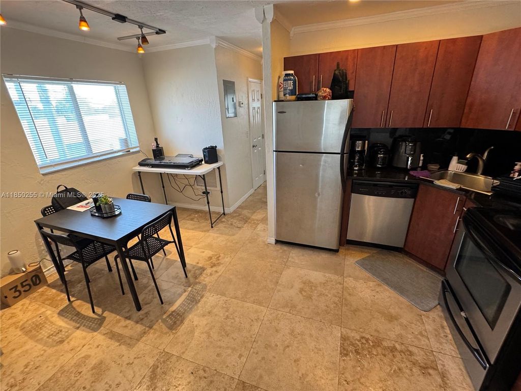 Photo of 1856 NE 46th St #F8, Fort Lauderdale, FL 33308 (MLS # A11850255)