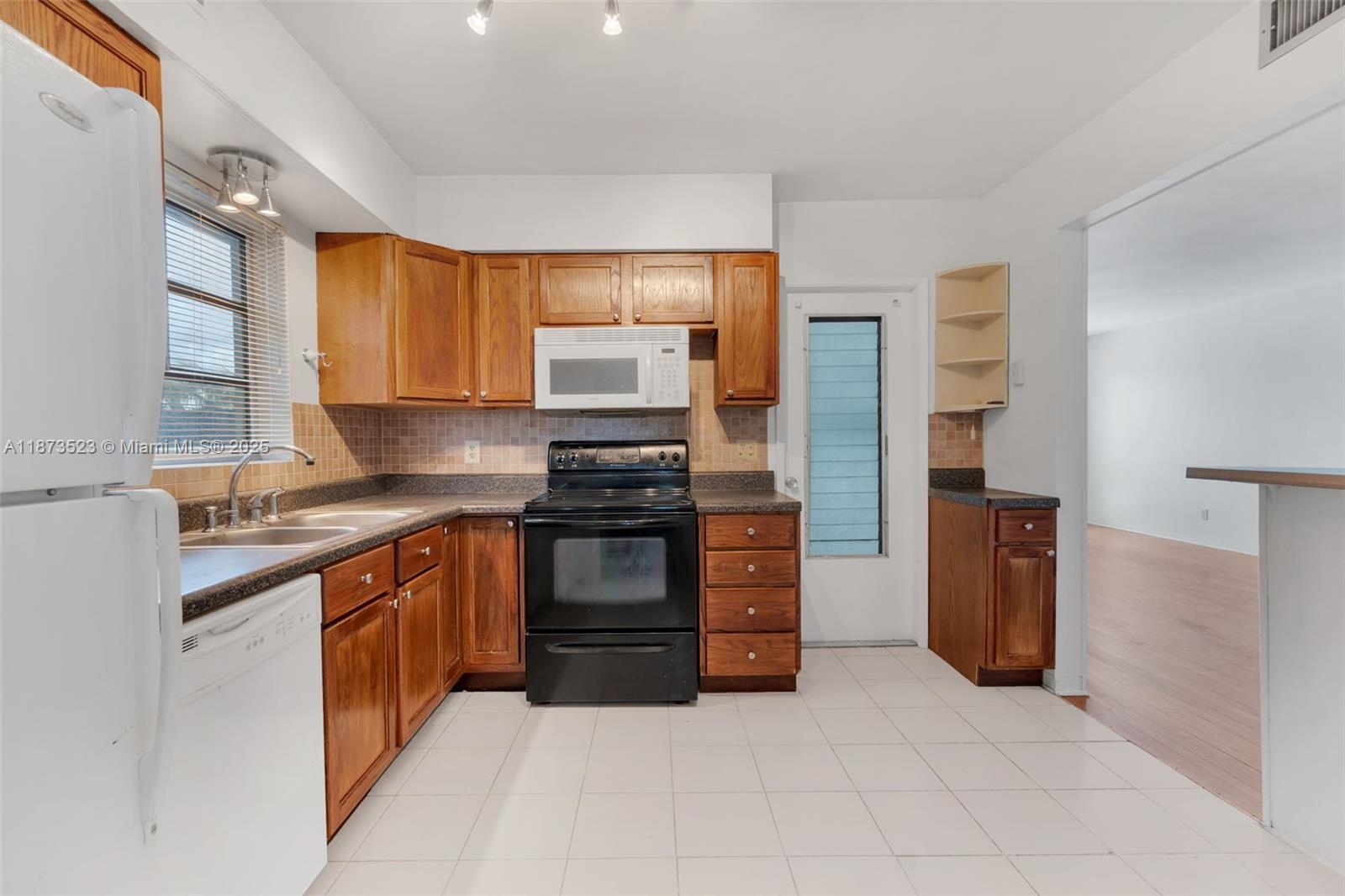 NORTH ANDREWS GARDENS FIR - Residential