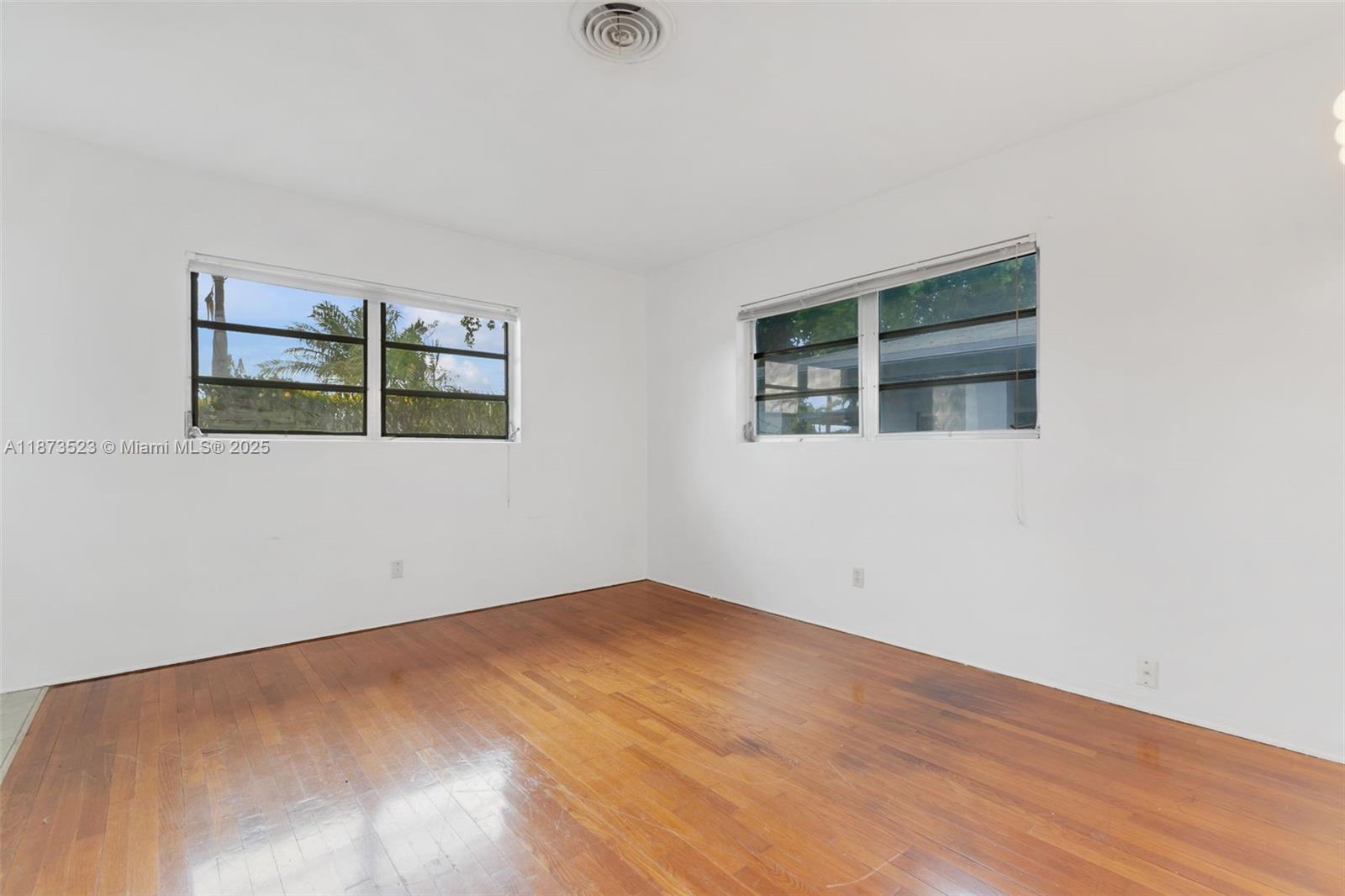 NORTH ANDREWS GARDENS FIR - Residential