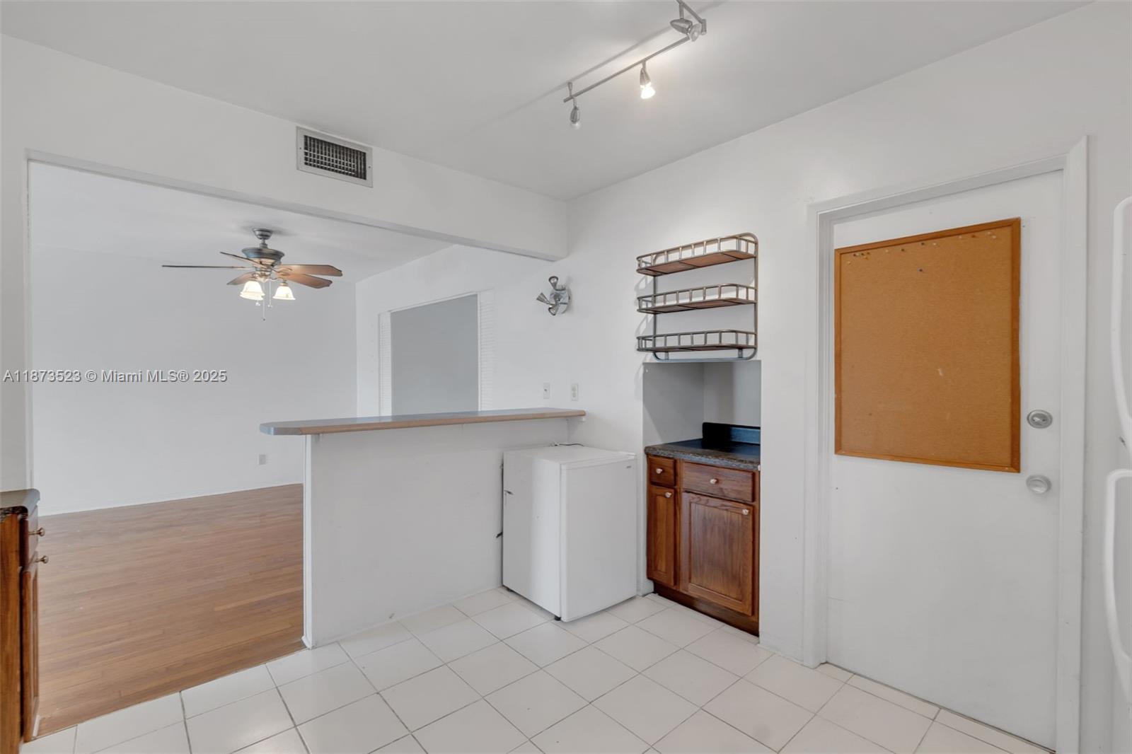 NORTH ANDREWS GARDENS FIR - Residential