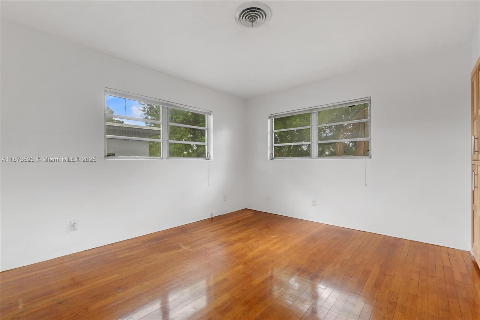 NORTH ANDREWS GARDENS FIR - Residential