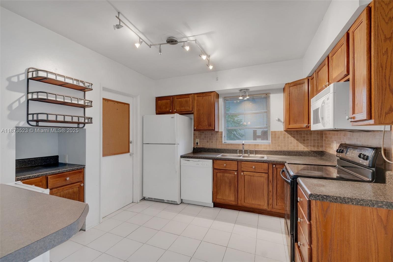 NORTH ANDREWS GARDENS FIR - Residential