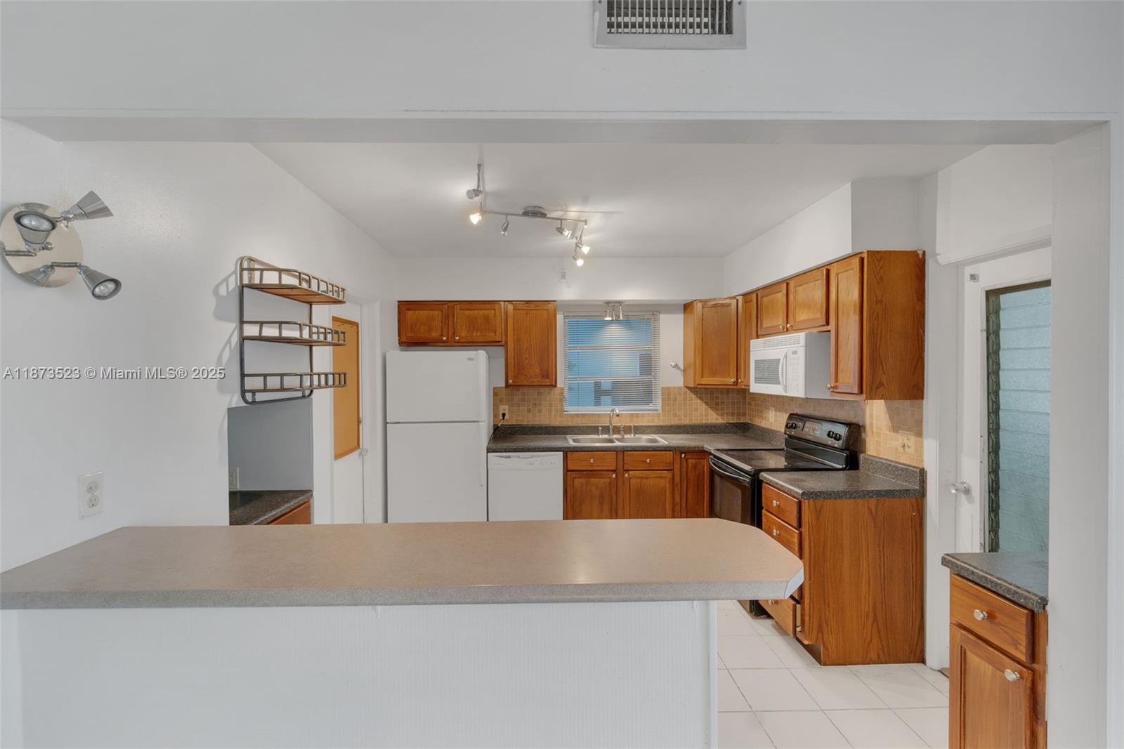 NORTH ANDREWS GARDENS FIR - Residential