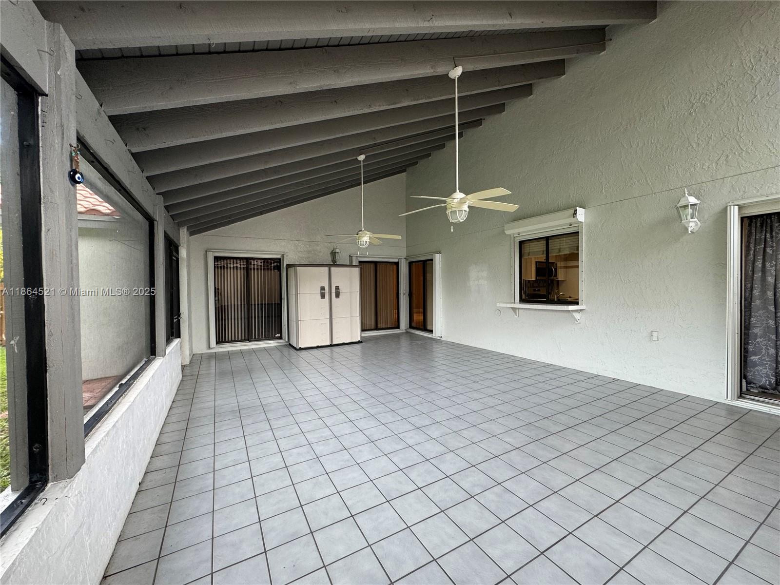 COUNTRY ISLES - Residential Lease