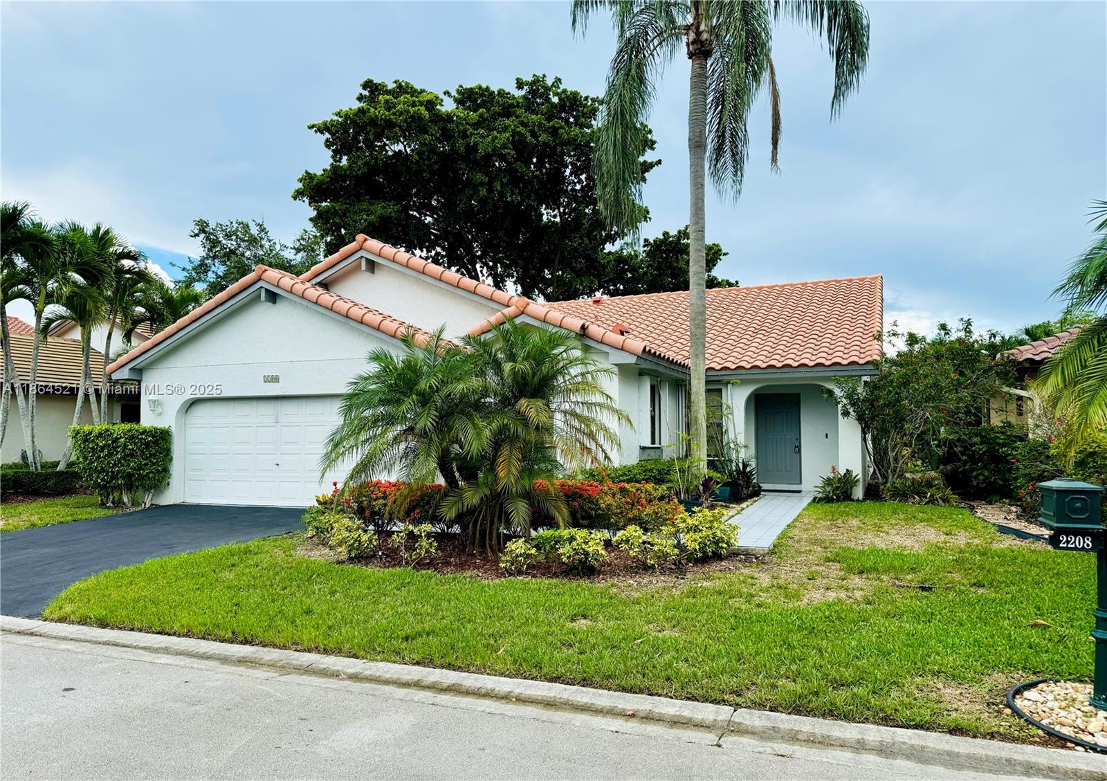 A beautiful rental home. Come see this well maintained home with tile flooring and neutrally painted interior. Kitchen has newer appliances including: refrigerator, stove, and dishwasher. A/C recently serviced, with Nest thermostat. Accordion shutters. This home a great entertaining area in the oversized screened-in patio. Located right in the center of Weston, with easy access to I-75.