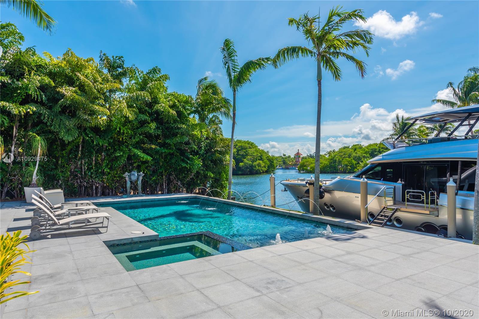 SUNRISE HARBOUR REV PL - Residential