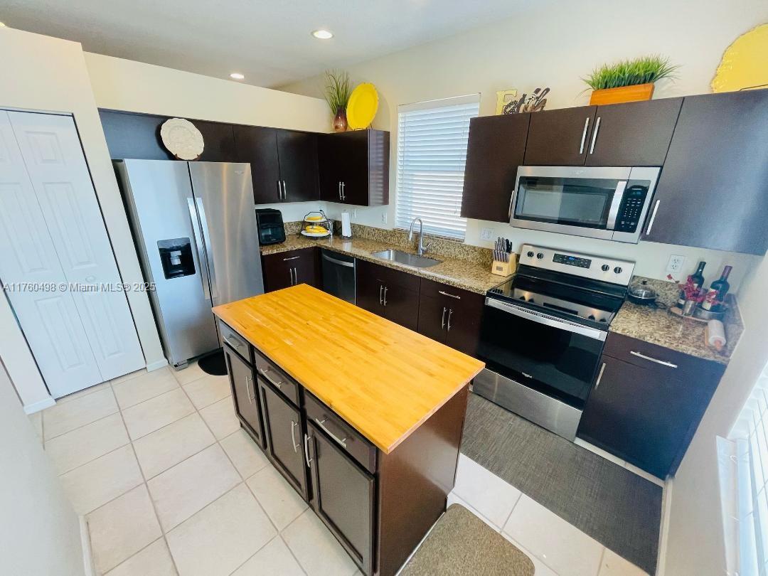 HOLIDAY SPRINGS EAST - Residential