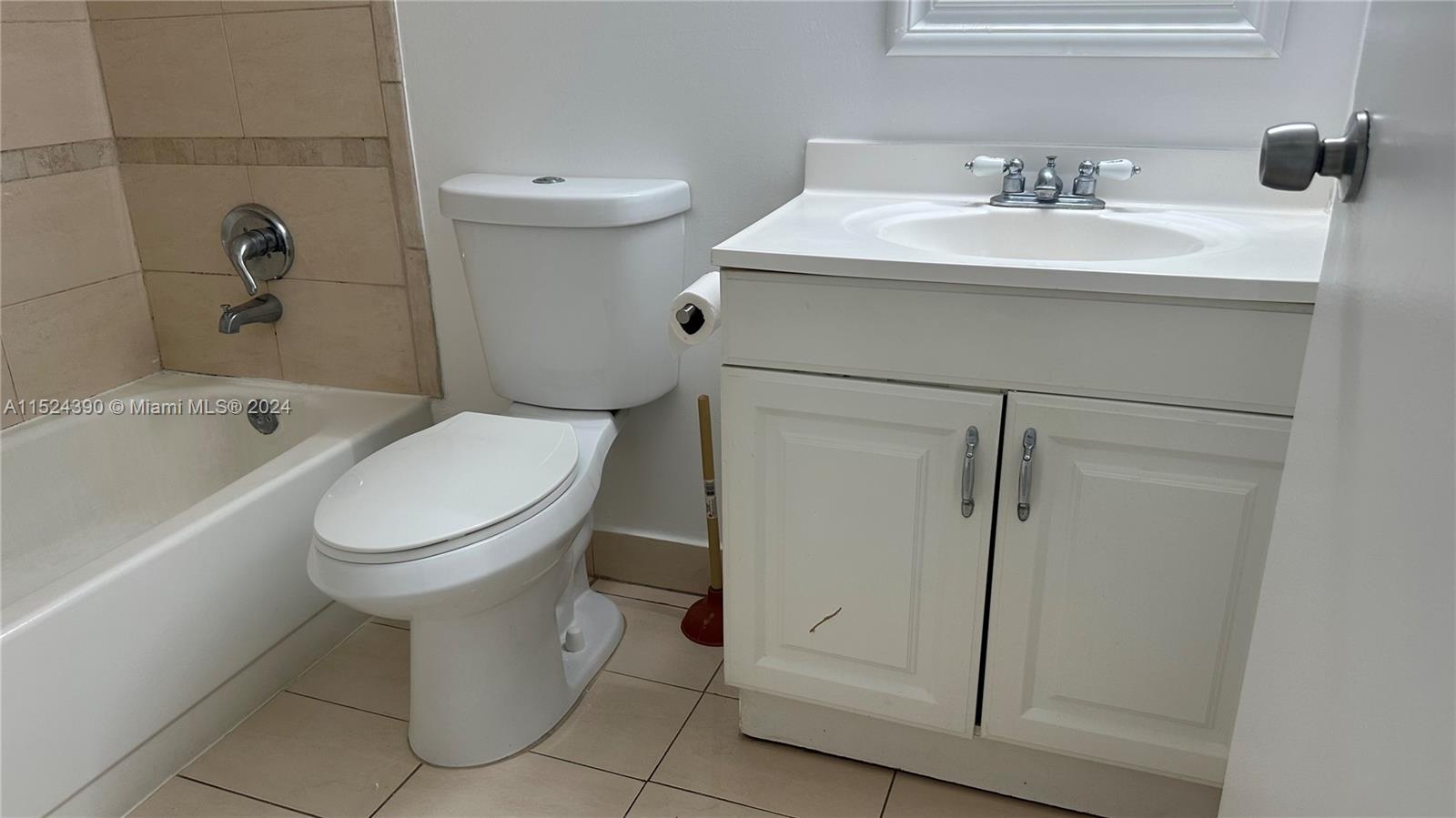 HAMPTON COURT CONDO - Residential Lease