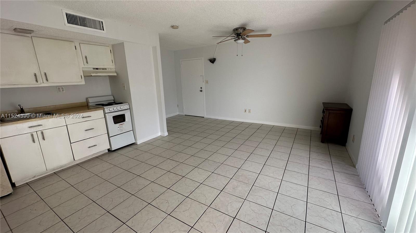 HAMPTON COURT CONDO - Residential Lease