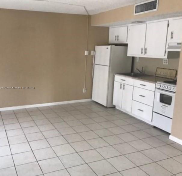HAMPTON COURT CONDO - Residential Lease