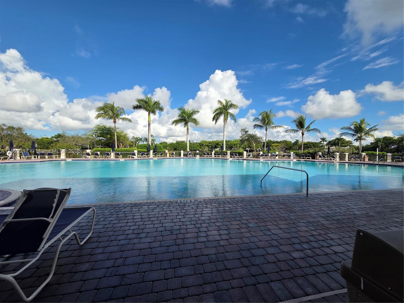 THE COURTS AT BAYSHORE II - Residential Lease