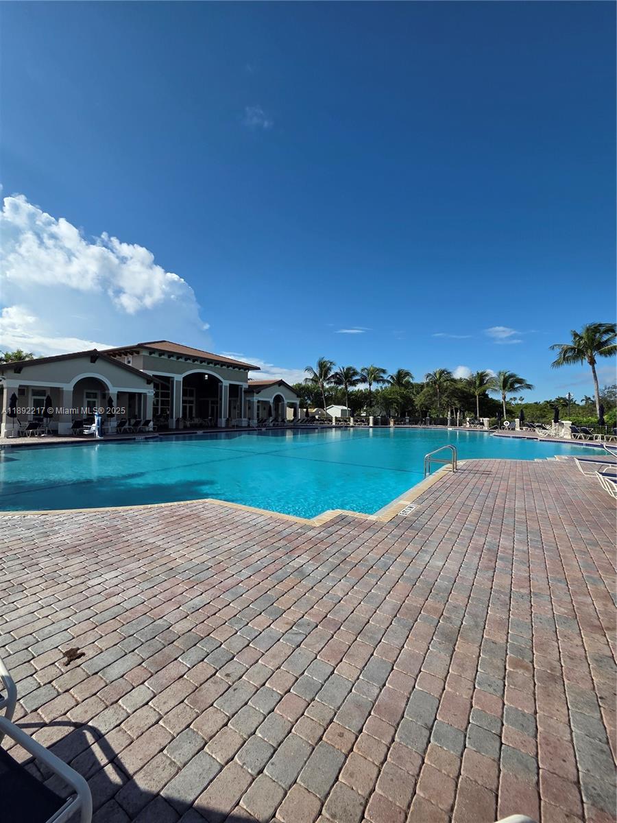 THE COURTS AT BAYSHORE II - Residential Lease
