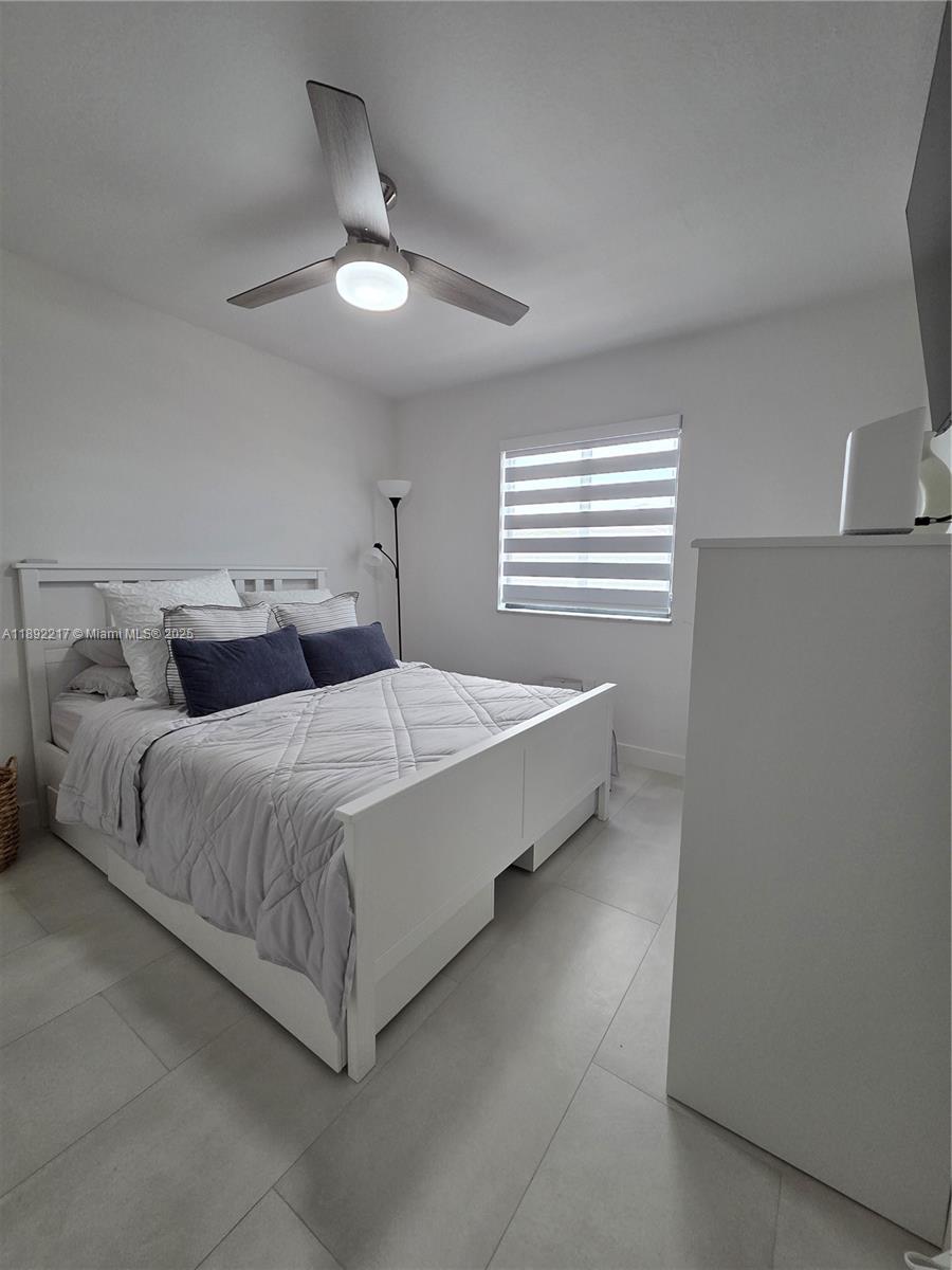 THE COURTS AT BAYSHORE II - Residential Lease