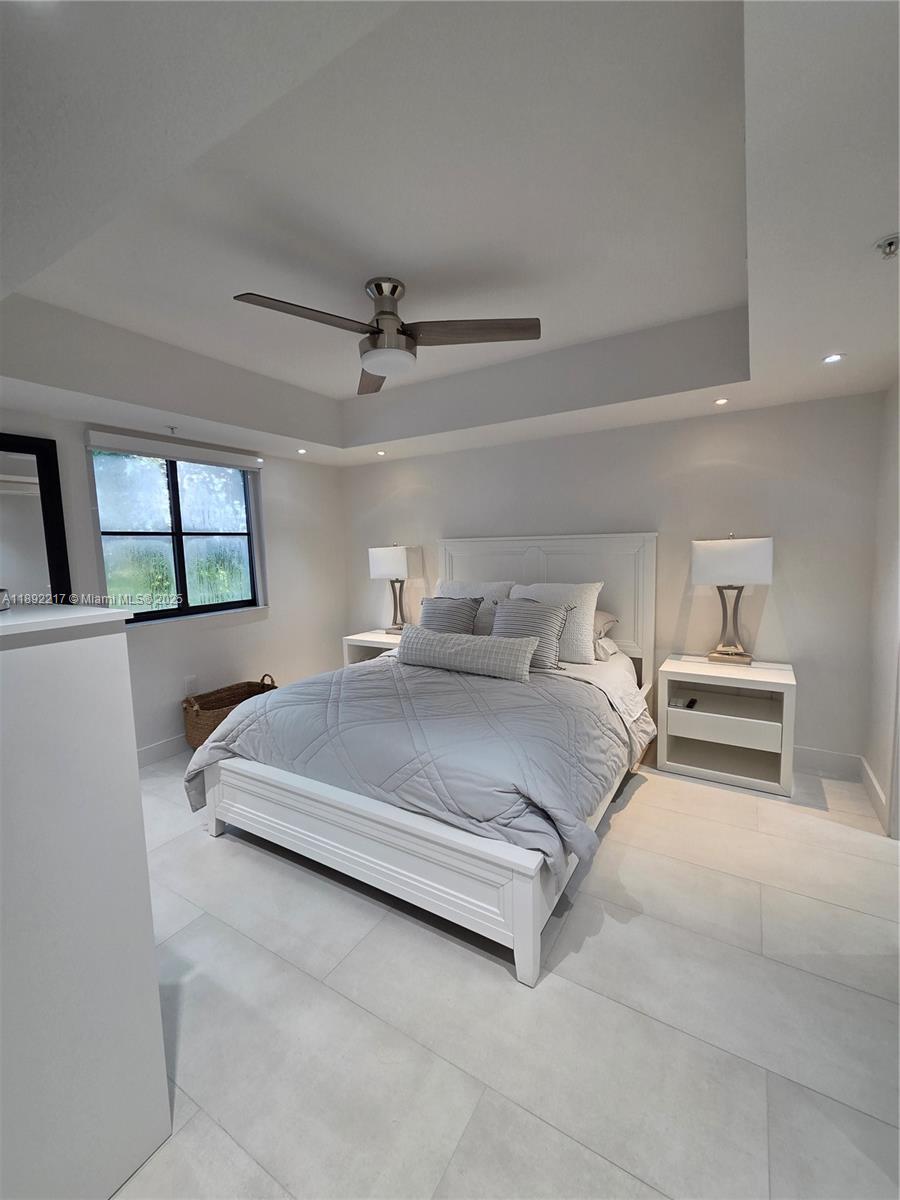 THE COURTS AT BAYSHORE II - Residential Lease