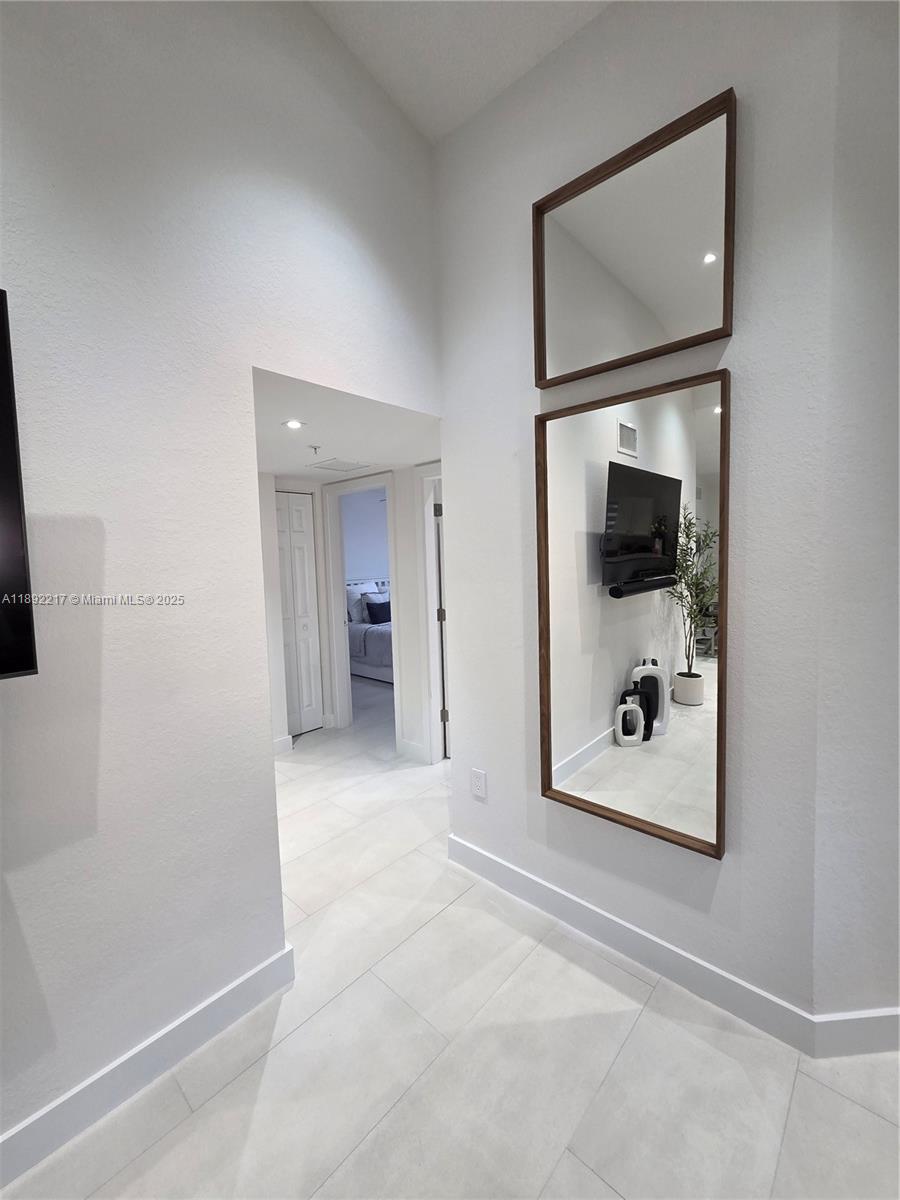 THE COURTS AT BAYSHORE II - Residential Lease