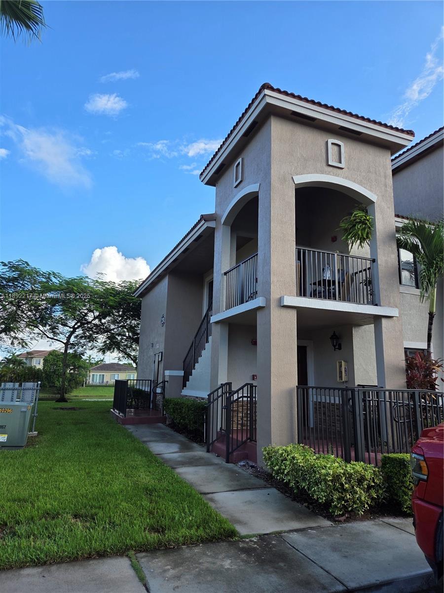 THE COURTS AT BAYSHORE II - Residential Lease