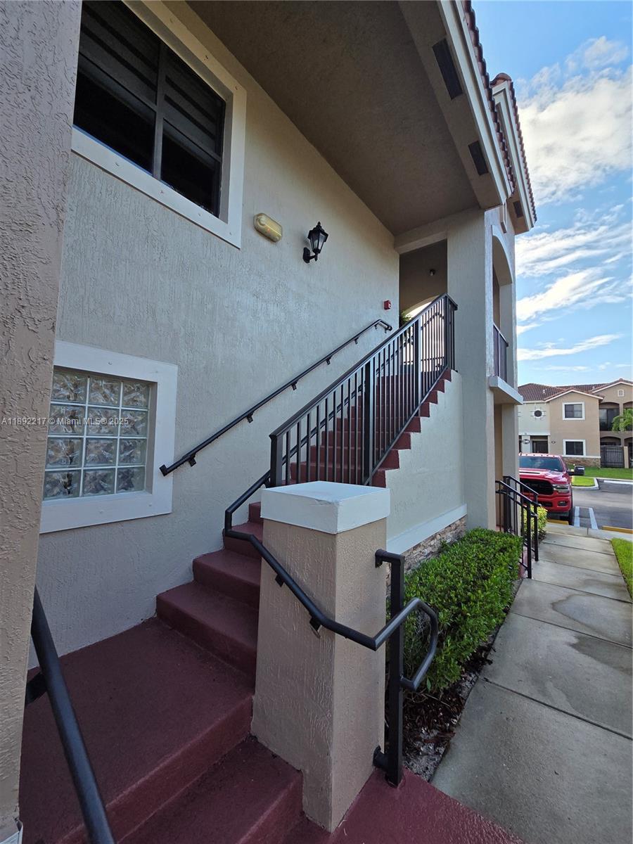 THE COURTS AT BAYSHORE II - Residential Lease