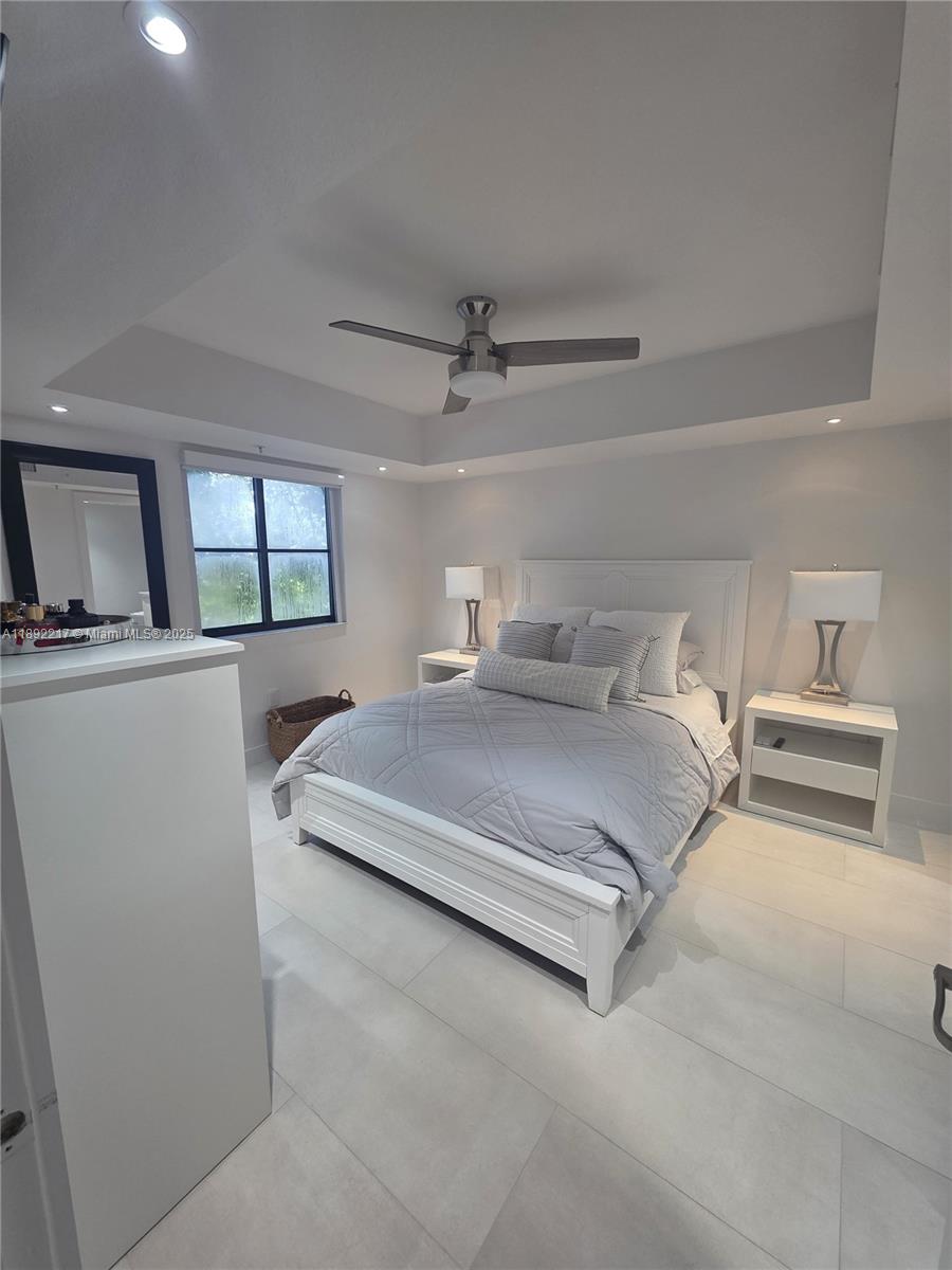 THE COURTS AT BAYSHORE II - Residential Lease