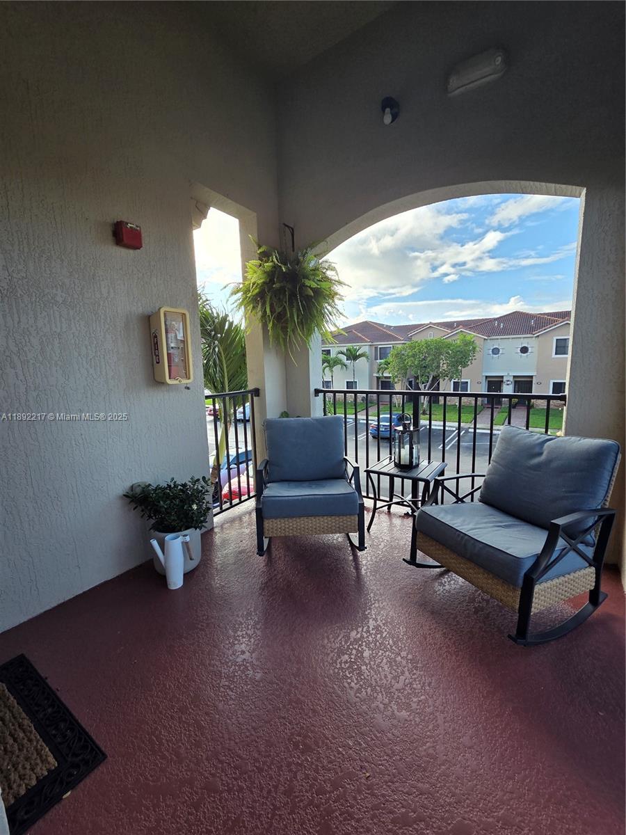 THE COURTS AT BAYSHORE II - Residential Lease