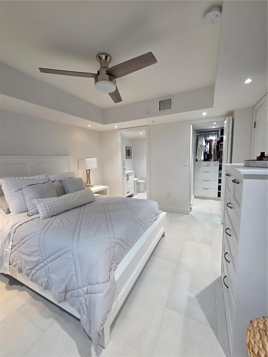 THE COURTS AT BAYSHORE II - Residential Lease