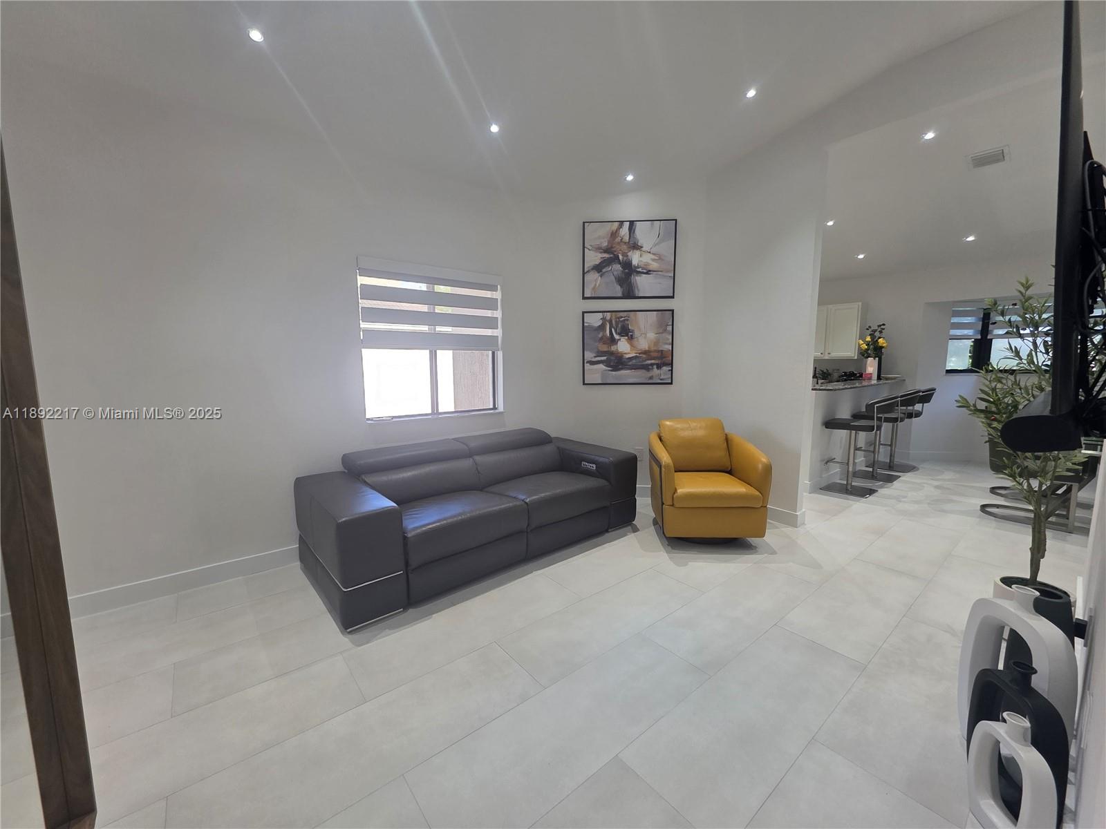THE COURTS AT BAYSHORE II - Residential Lease