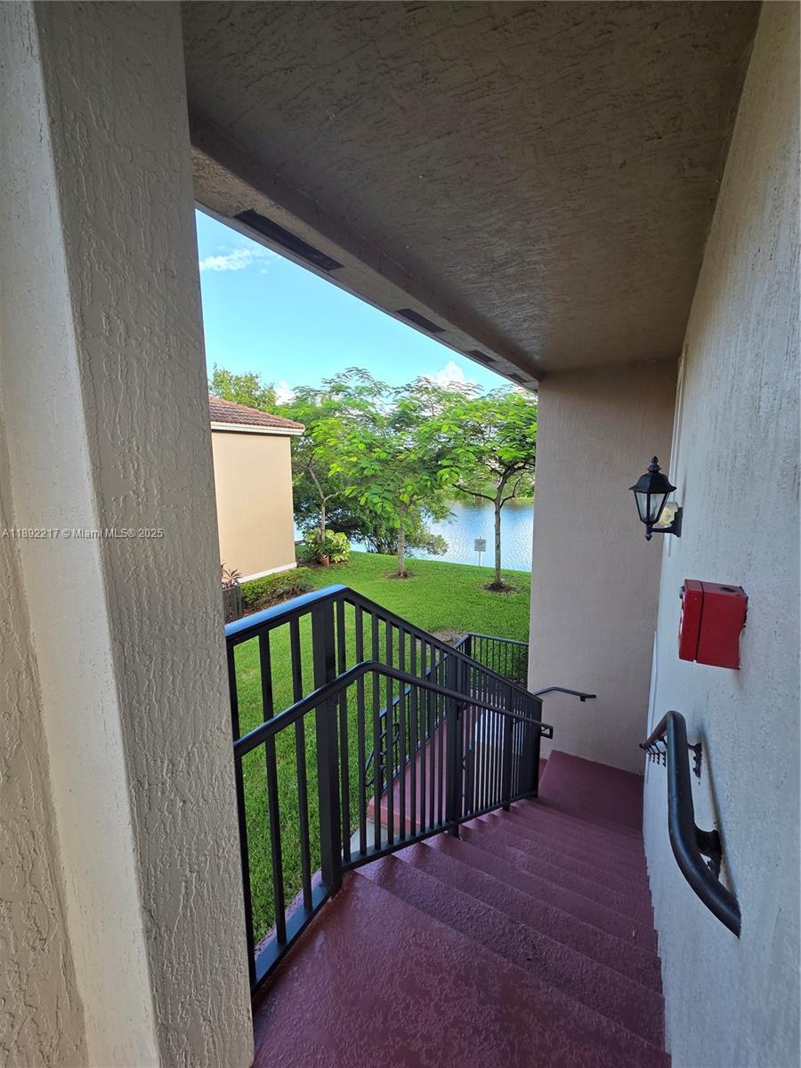 THE COURTS AT BAYSHORE II - Residential Lease