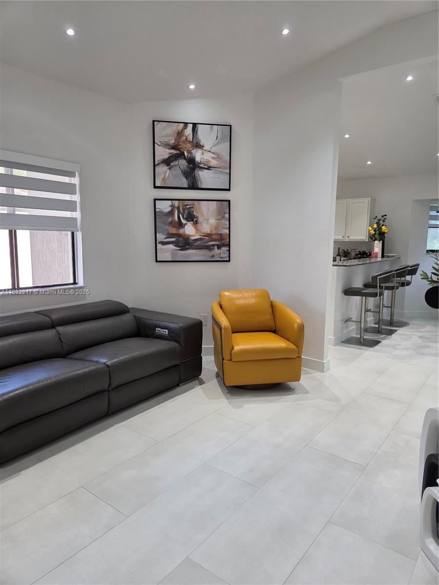 THE COURTS AT BAYSHORE II - Residential Lease