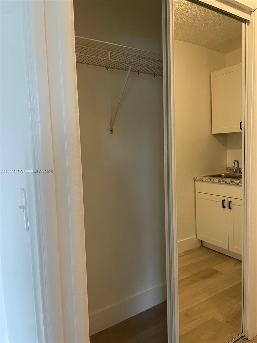 SUNRISE GOLF VILLAGE SEC - Residential Lease