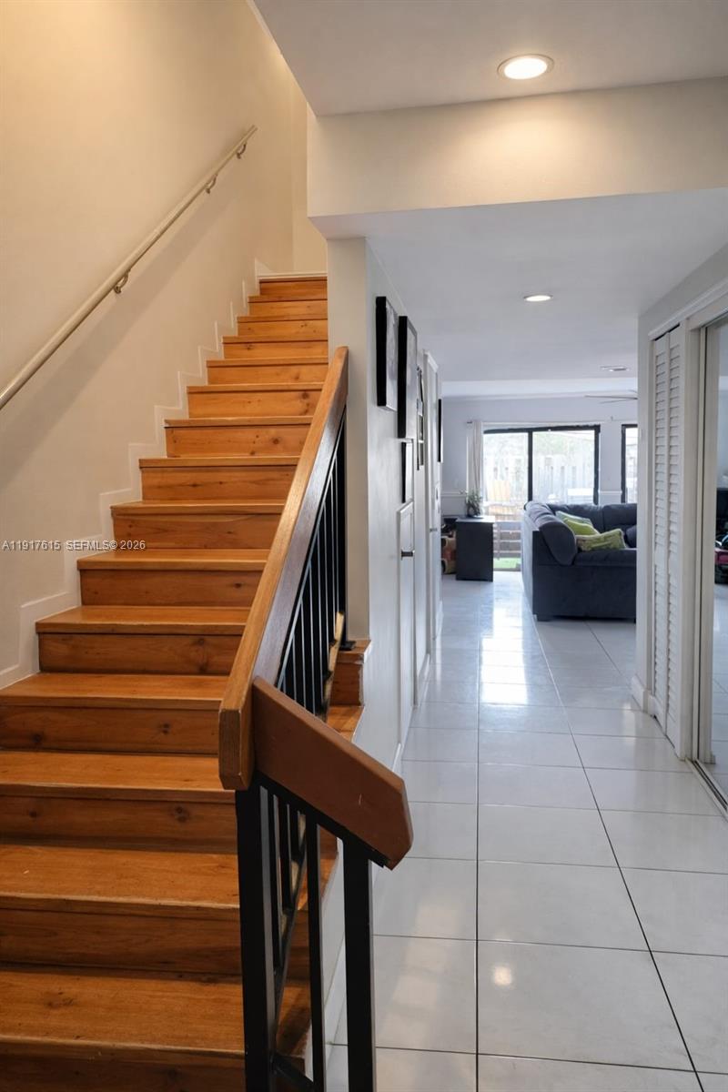 NOB HILL AT WELLEBY CONDO - Residential