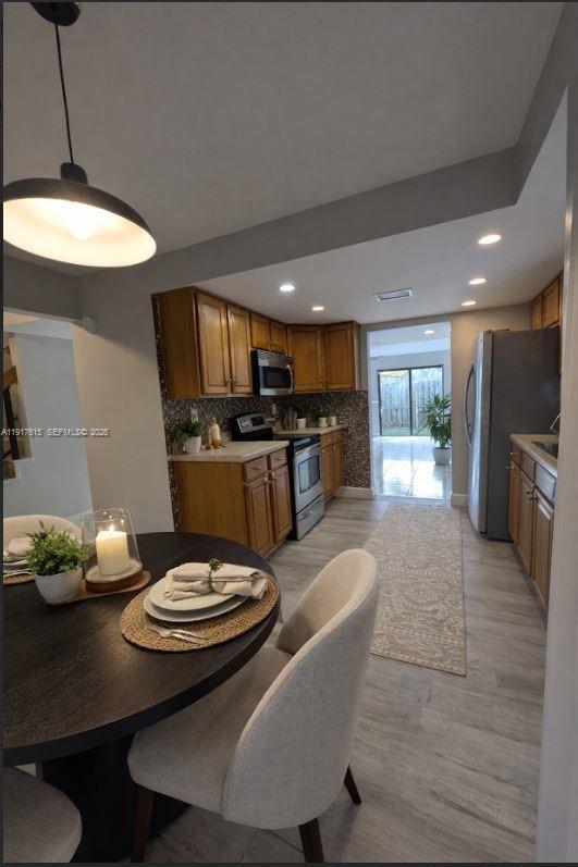 NOB HILL AT WELLEBY CONDO - Residential